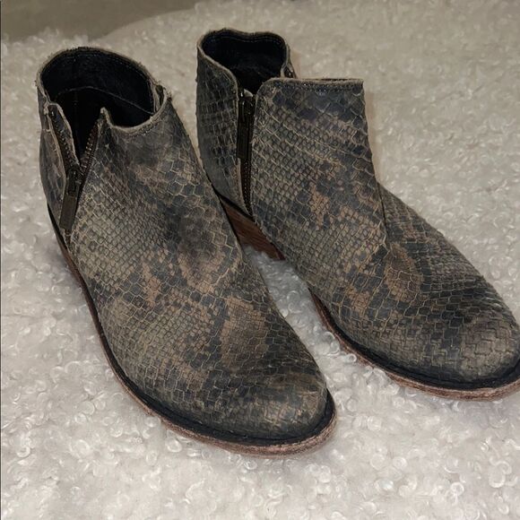 Liberty Boot Co. Handmade Snakeskin Ankle Boots size 7 - Picture 1 of 5